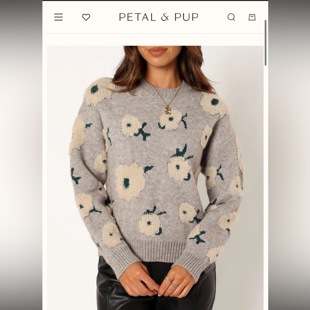 3/$30 ✨ Gray Floral Crew Neck Sweater